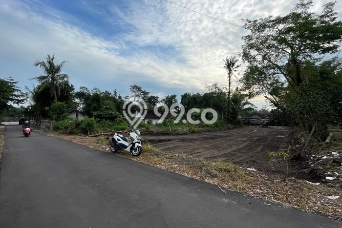 Tanah Dijual Lokasi Strategis di Yogyakarta dengan Luas 121m2 Tanah Dijual Lokasi Strategis di Yogyakarta dengan Luas 121m2