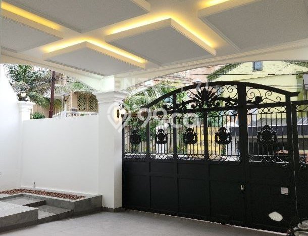 Rumah Elit Modern Tanpa Renovasi di Joglo Jakarta Barat Rumah Elit Modern Tanpa Renovasi di Joglo Jakarta Barat