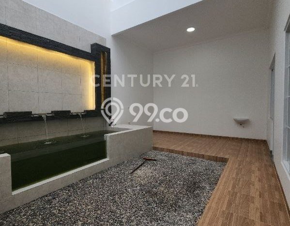 Rumah Elit Modern Tanpa Renovasi di Joglo Jakarta Barat Rumah Elit Modern Tanpa Renovasi di Joglo Jakarta Barat