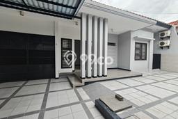 Disewakan Rumah Murah di Manyar Surabaya Punya 4 Kamar Tidur Disewakan Rumah Murah di Manyar Surabaya Punya 4 Kamar Tidur
