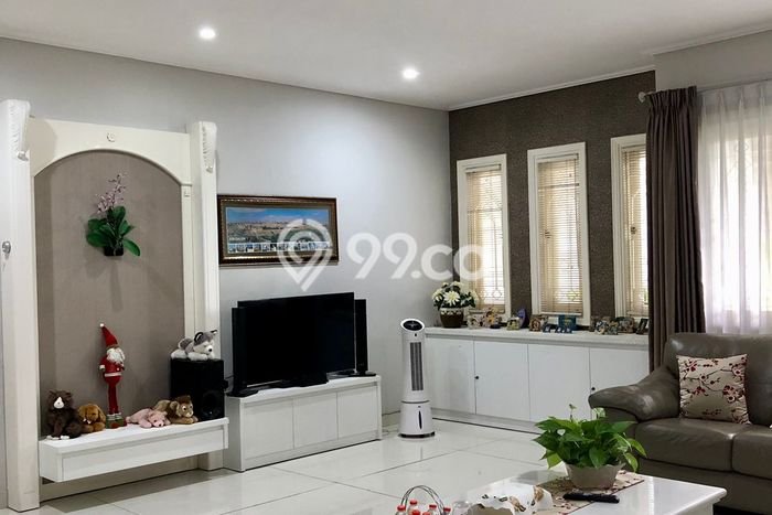 Rumah Luxury Modern Siap Huni di Graha Surabaya Rumah Luxury Modern Siap Huni di Graha Surabaya