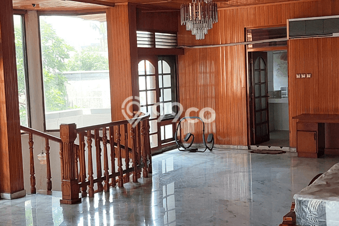Unit Komersial Dijual di Surabaya LT 850m2 & LB 881m2 Unit Komersial Dijual di Surabaya LT 850m2 & LB 881m2