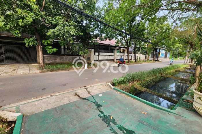 Jual Rumah Mewah Elegan Dengan View Cantik di Joglo, Jakarta Barat Jual Rumah Mewah Elegan Dengan View Cantik di Joglo, Jakarta Barat