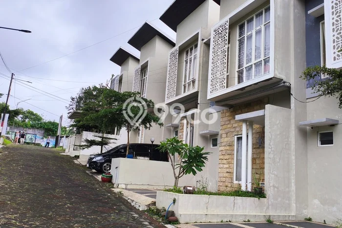 FOR SALE! Vila Kawasan , Luas 61m2m², Posisi Premium FOR SALE! Vila Kawasan , Luas 61m2m², Posisi Premium