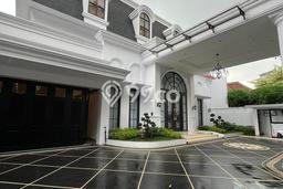 Siap Huni Rumah Mewah 4 Kamar di Menteng Dekat ke Mana Pun Siap Huni Rumah Mewah 4 Kamar di Menteng Dekat ke Mana Pun