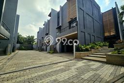 Dijual Rumah Premium dengan Fasilitas Sekitar Lengkap di Kebayoran Lama, Jakarta Selatan Dijual Rumah Premium dengan Fasilitas Sekitar Lengkap di Kebayoran Lama, Jakarta Selatan