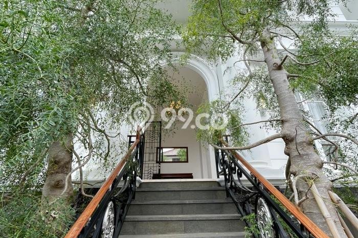 Jual Rumah Luas Megah Dengan View Cantik di Meruya, Jakarta Barat Jual Rumah Luas Megah Dengan View Cantik di Meruya, Jakarta Barat