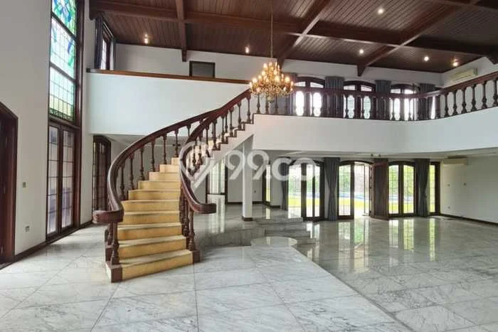 Ready to Use! Luxury House LT 1m2 Desain Modern di Pondok Indah Ready to Use! Luxury House LT 1m2 Desain Modern di Pondok Indah