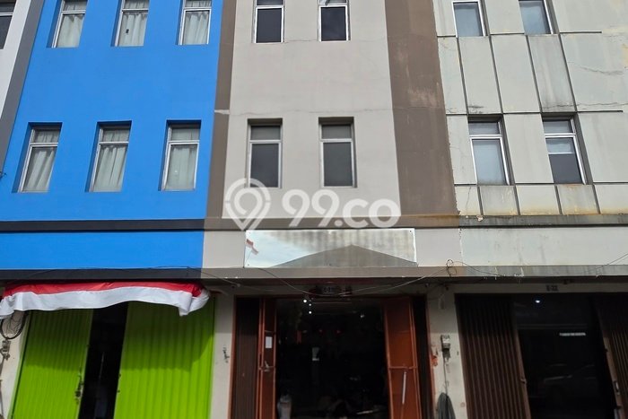 Ruko Strategis di , Luas 215m2m², Area Niaga Ruko Strategis di , Luas 215m2m², Area Niaga