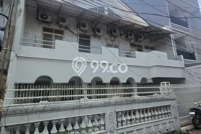 Disewakan! Rumah 14 Kamar Tidur &
6 Kamar Mandi di Tanjung Duren Utara, Jakarta Barat Disewakan! Rumah 14 Kamar Tidur &
6 Kamar Mandi di Tanjung Duren Utara, Jakarta Barat