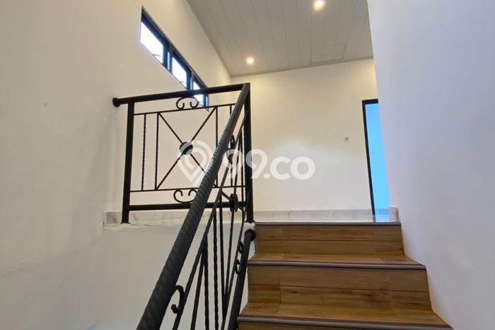 Hunian Cantik Modern Lb 180m2 di Ciledug, Tangerang Hunian Cantik Modern Lb 180m2 di Ciledug, Tangerang