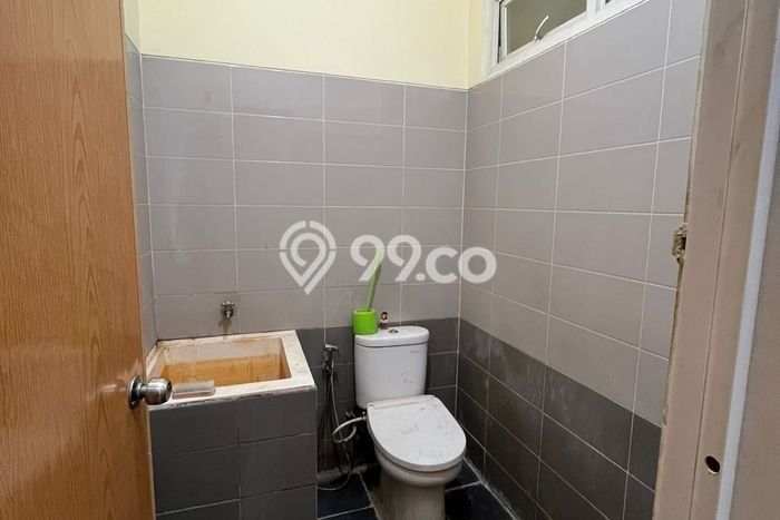 SEWA TERJANGKAU! Ruko di , Luas 150m2m², Lokasi Komersial SEWA TERJANGKAU! Ruko di , Luas 150m2m², Lokasi Komersial