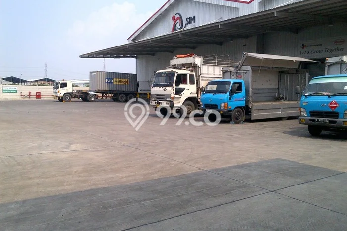 Gudang Disewa di Bekasi dengan LB 4267m2 Area Komersial Ramai Gudang Disewa di Bekasi dengan LB 4267m2 Area Komersial Ramai