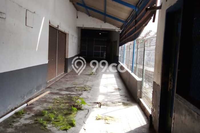 LOKASI STRATEGIS! Gudang di Madyopuro, Luas 1070m2m², Area Komersial, Mainroad LOKASI STRATEGIS! Gudang di Madyopuro, Luas 1070m2m², Area Komersial, Mainroad