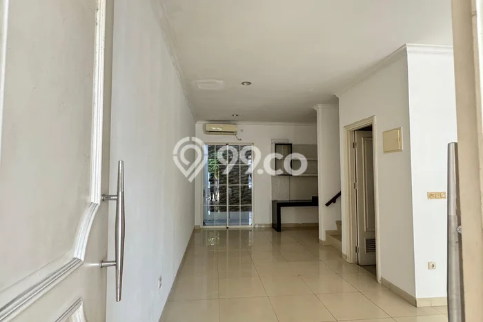 Disewakan! Rumah 3 Kamar Tidur &
3 Kamar Mandi di Green Lake City, Jakarta Barat Disewakan! Rumah 3 Kamar Tidur &
3 Kamar Mandi di Green Lake City, Jakarta Barat