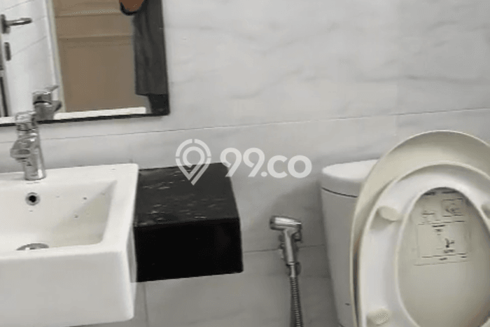 Disewakan! Rumah 3 Kamar Tidur &
3 Kamar Mandi di Green Lake City, Jakarta Barat Disewakan! Rumah 3 Kamar Tidur &
3 Kamar Mandi di Green Lake City, Jakarta Barat
