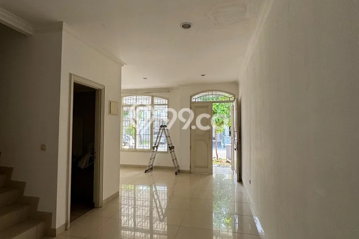 Disewakan! Rumah 3 Kamar Tidur &
3 Kamar Mandi di Green Lake City, Jakarta Barat Disewakan! Rumah 3 Kamar Tidur &
3 Kamar Mandi di Green Lake City, Jakarta Barat