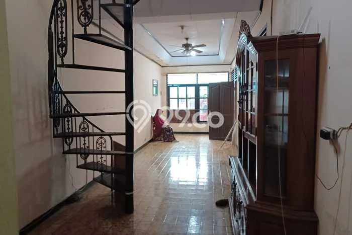 Rumah Luas Asri 3 KT Siap Pakai di Kalimalang Jakarta Timur Rumah Luas Asri 3 KT Siap Pakai di Kalimalang Jakarta Timur