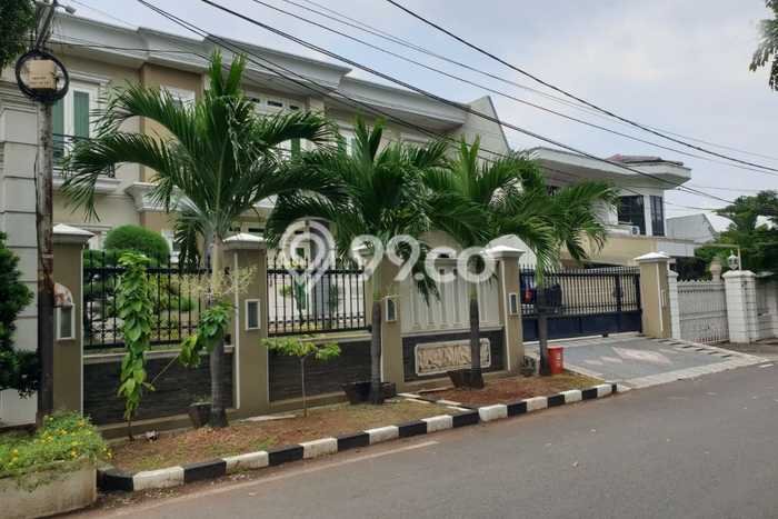 Rumah Elit LB 235m2 Siap Pakai Desain Elegan di Pulomas, Jakarta Timur Rumah Elit LB 235m2 Siap Pakai Desain Elegan di Pulomas, Jakarta Timur