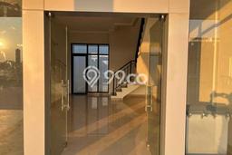 Unit Ruko Disewakan di Summarecon Crown Gading di Area Ramai & Strategis Unit Ruko Disewakan di Summarecon Crown Gading di Area Ramai & Strategis