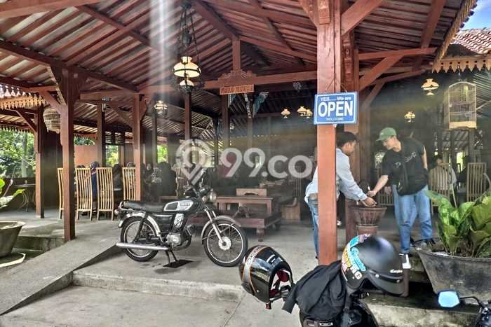Unit Komersial Dijual di Karangpandan Karanganyar Luas Tanah 3598m2, Luas Bangunan 1000m2 Unit Komersial Dijual di Karangpandan Karanganyar Luas Tanah 3598m2, Luas Bangunan 1000m2