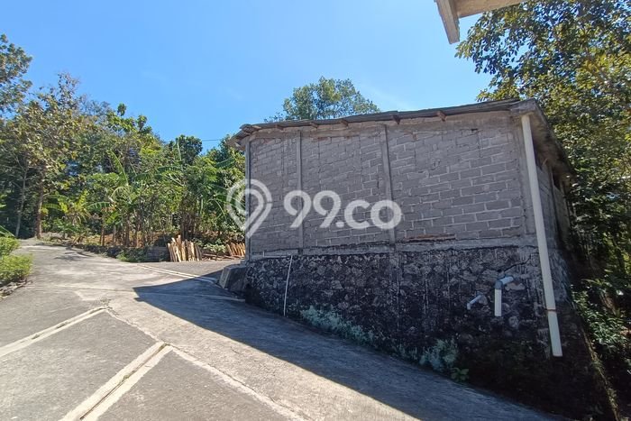 Untuk Dijual Komersial di Selogiri Wonogiri LT 379m2 / LB 350m2 Untuk Dijual Komersial di Selogiri Wonogiri LT 379m2 / LB 350m2