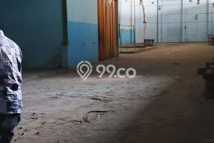LOKASI BISNIS! Gudang For Rent Kawasan Kartasura, Luas 2600m², Jalan Strategis LOKASI BISNIS! Gudang For Rent Kawasan Kartasura, Luas 2600m², Jalan Strategis