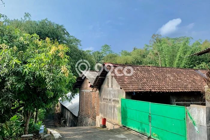 Unit Komersial Dijual di Ampel Boyolali 1300m2 Unit Komersial Dijual di Ampel Boyolali 1300m2