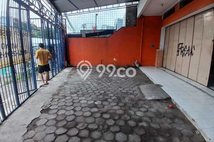 Ruko Area Niaga Kawasan Jaten, Luas 200m², Siap Operasi Ruko Area Niaga Kawasan Jaten, Luas 200m², Siap Operasi
