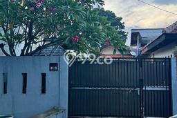 Rumah Strategis kawasan , 2 KM, Area Nyaman, LT 130m2m² LB 70m2m² Rumah Strategis kawasan , 2 KM, Area Nyaman, LT 130m2m² LB 70m2m²