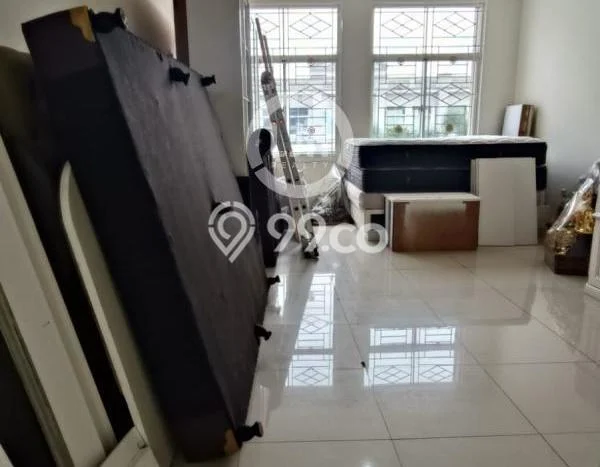Ruko Disewa di Bekasi dengan LB 113m2 Area Komersial Ramai Ruko Disewa di Bekasi dengan LB 113m2 Area Komersial Ramai