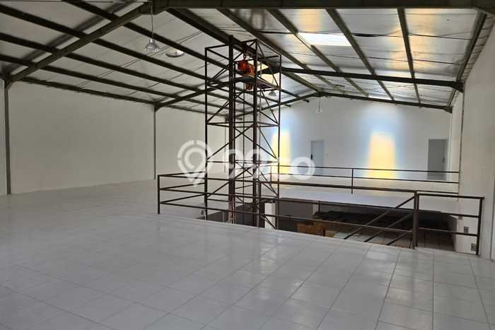 Gudang Strategis di , Luas 540m2m², Mainroad, Area Bisnis Aktif Gudang Strategis di , Luas 540m2m², Mainroad, Area Bisnis Aktif