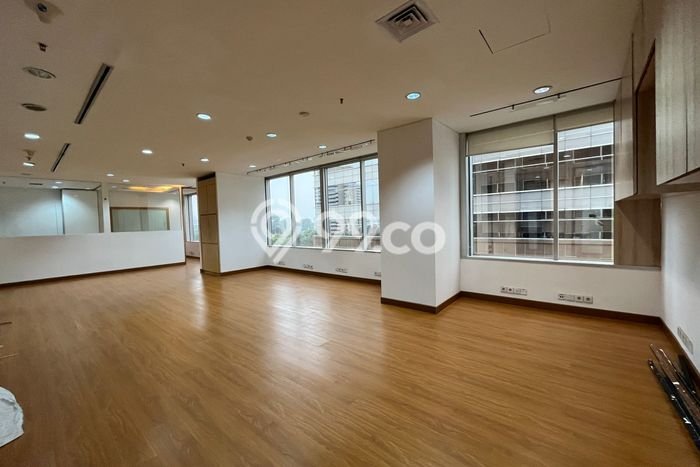 LOKASI STRATEGIS! Komersial Kawasan Sudirman, Luas 300m², Kawasan Berkembang LOKASI STRATEGIS! Komersial Kawasan Sudirman, Luas 300m², Kawasan Berkembang