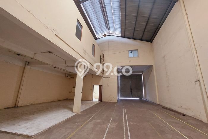 For Rent Gudang Strategis di , Luas 330m2m², Area Ramai For Rent Gudang Strategis di , Luas 330m2m², Area Ramai