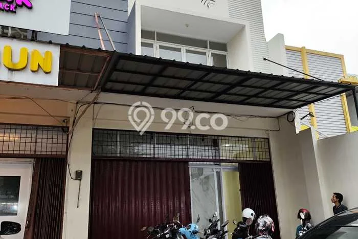 For Rent Ruko di , Luas 337m2m², Lokasi Komersial For Rent Ruko di , Luas 337m2m², Lokasi Komersial