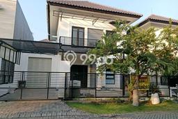Rumah Asri di Lakarsantri, 4 KM, Area Strategis, Luas 240m2m² LB 280m2m² Rumah Asri di Lakarsantri, 4 KM, Area Strategis, Luas 240m2m² LB 280m2m²