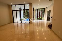 Sewa Rumah Nyaman di Kemang LT 460m2 / LB 450m2 Kondisi Bagus Sewa Rumah Nyaman di Kemang LT 460m2 / LB 450m2 Kondisi Bagus