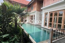 Hunian Modern dengan LT 700m2 & LB 500m2 Disewakan di Kemang Hunian Modern dengan LT 700m2 & LB 500m2 Disewakan di Kemang