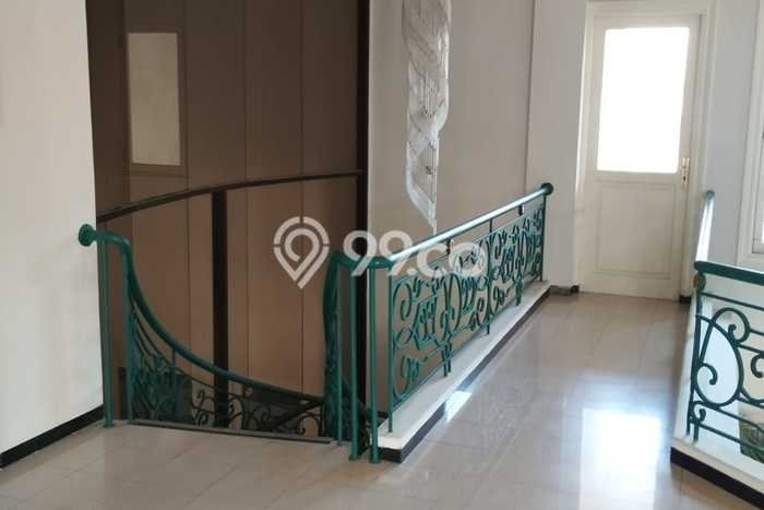 Siap Huni Rumah Mewah 5 Kamar di Gubeng Dekat ke Mana Pun Siap Huni Rumah Mewah 5 Kamar di Gubeng Dekat ke Mana Pun