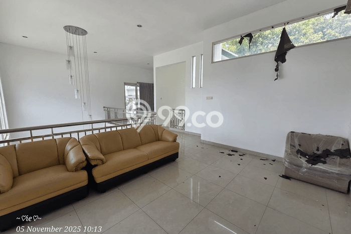 Ready to Use! Luxury House LT 627m2 Desain Elegan di Kemang Pratama Ready to Use! Luxury House LT 627m2 Desain Elegan di Kemang Pratama