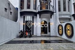 Rumah Strategis Modern Lb 140m2 di Jagakarsa, Jakarta Selatan Rumah Strategis Modern Lb 140m2 di Jagakarsa, Jakarta Selatan
