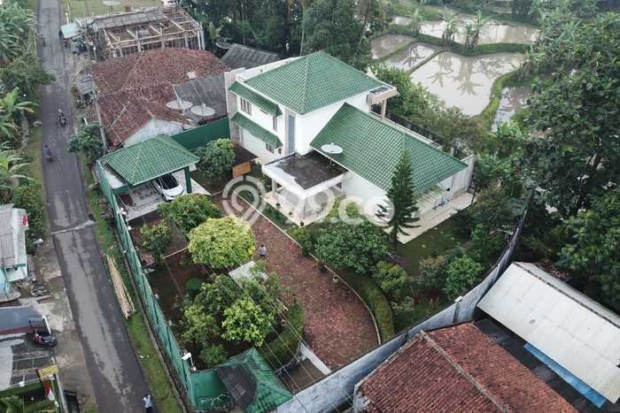 Vila Kawasan Cicurug, Dimensi 924m², Akses ke transportasi umum Vila Kawasan Cicurug, Dimensi 924m², Akses ke transportasi umum