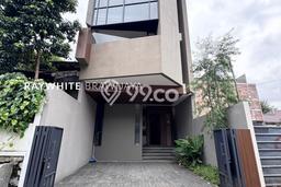 Jual Rumah Mewah Elegan Dengan View Cantik di Kemang, Jakarta Selatan Jual Rumah Mewah Elegan Dengan View Cantik di Kemang, Jakarta Selatan