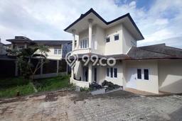 Rumah Elit LB 350m2 Siap Huni Desain Elegan di Cipaku, Bandung Rumah Elit LB 350m2 Siap Huni Desain Elegan di Cipaku, Bandung