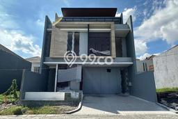 Rumah Elit LB 300m2 Siap Huni Desain Elegan di Citraland, Surabaya Rumah Elit LB 300m2 Siap Huni Desain Elegan di Citraland, Surabaya