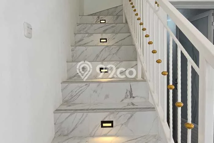 Rumah Strategis Modern Lb 90m2 di Duren Sawit, Jakarta Timur Rumah Strategis Modern Lb 90m2 di Duren Sawit, Jakarta Timur