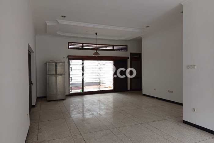 Hunian Eksklusif Siap Huni LT 375m2 di Dukuh Pakis, Surabaya Hunian Eksklusif Siap Huni LT 375m2 di Dukuh Pakis, Surabaya