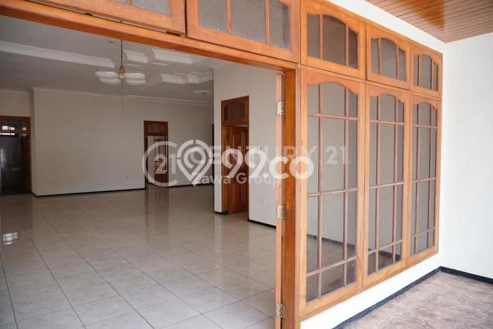 LOKASI PREMIUM! Rumah area Tulungagung, 0 KT, Lingkungan Tenang, LT 1274m2m² Bangunan 400m2m² LOKASI PREMIUM! Rumah area Tulungagung, 0 KT, Lingkungan Tenang, LT 1274m2m² Bangunan 400m2m²