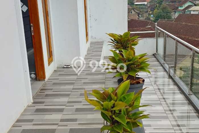 FOR SALE! Vila Kawasan Bandung Kulon, Luas 196m2m², Dekat Mudah Fasilitas Umum FOR SALE! Vila Kawasan Bandung Kulon, Luas 196m2m², Dekat Mudah Fasilitas Umum