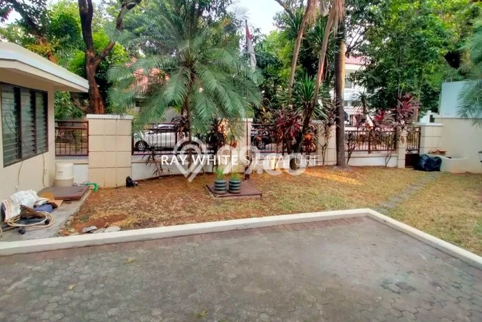 Hunian Mewah Dijual LT 560m2 di Kebayoran Baru, Jakarta Selatan Hunian Mewah Dijual LT 560m2 di Kebayoran Baru, Jakarta Selatan